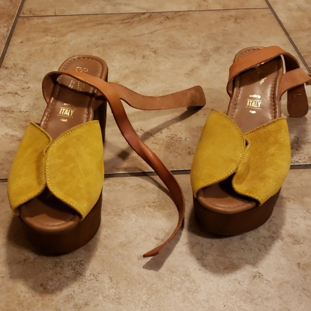 High heels sandals